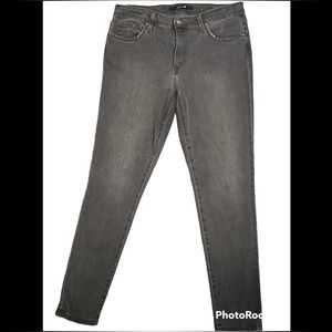 Joe’s curvy skinny ankle jeans. Size 30